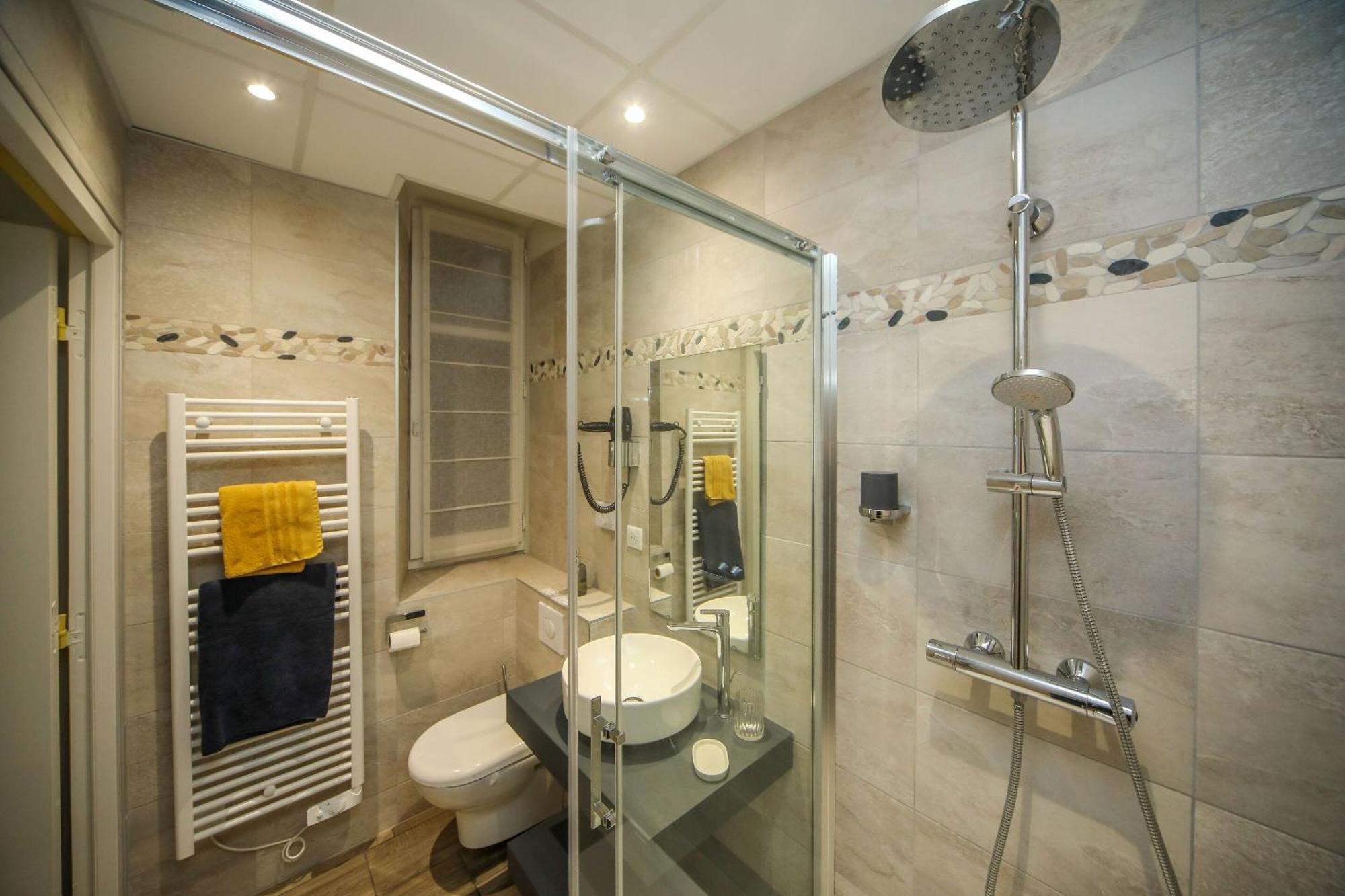 Hotel O Chiroulet Bagneres-de-Bigorre Bilik gambar
